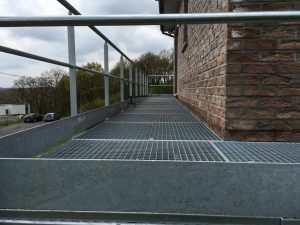 Balcon, rampe et garde-corps en métal