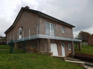 Balcon, terrasse et garde-corps en métal